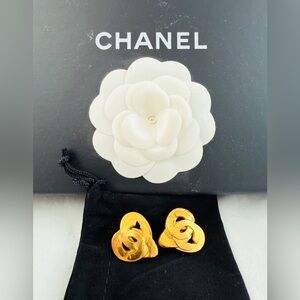 Vintage Chanel CC Logo Gold Tone Clip-On Earrings | Classic Double C Statement